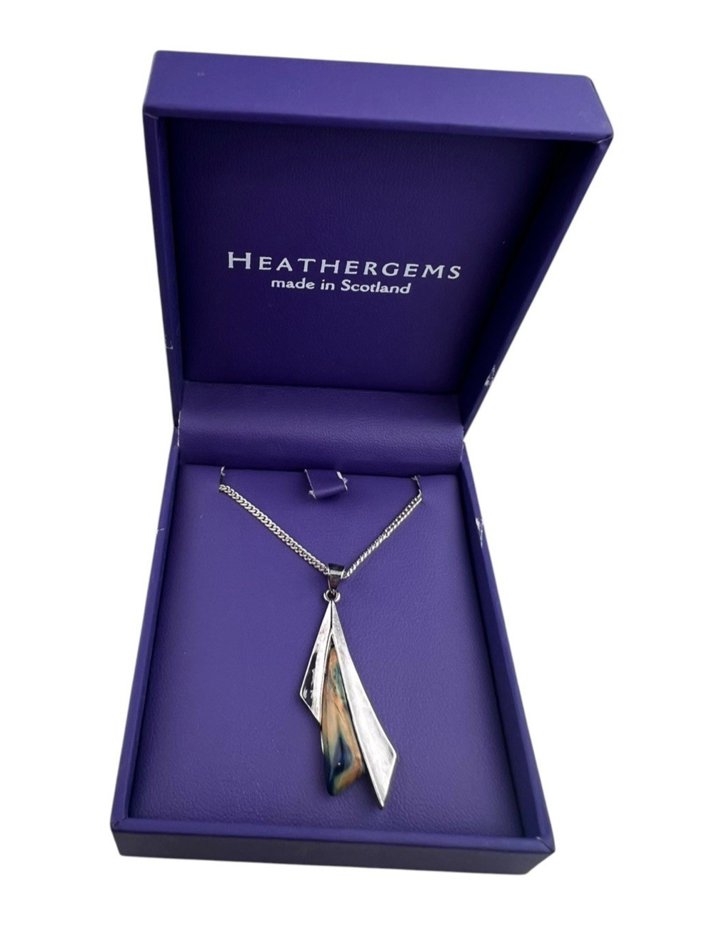 Heathergems Sycamore Scotland Necklace Silver Tone 17.75" Chain in Box